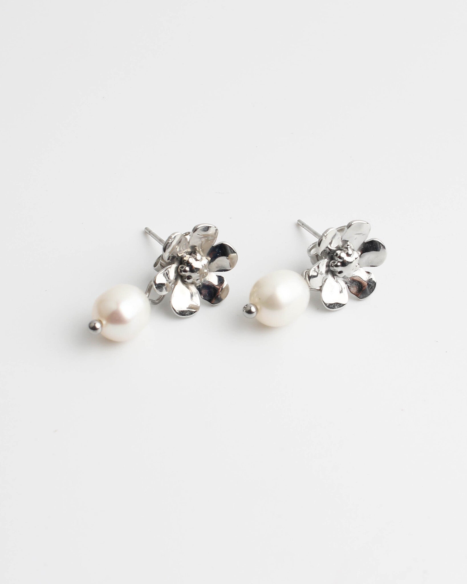 Pearl & Daisy - Studs - Oorbellen - Stainless Steel