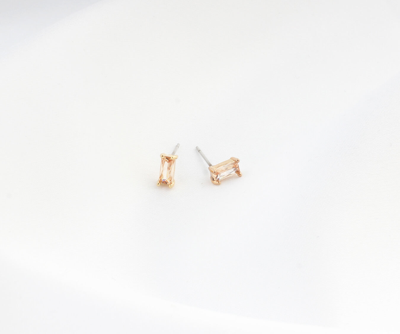 Diamond - Studs - Oorbellen - Plated